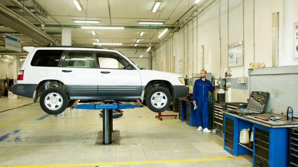 Blog - Ce face un tinichigiu auto - fișa postului și calificările necesare acestei meserii