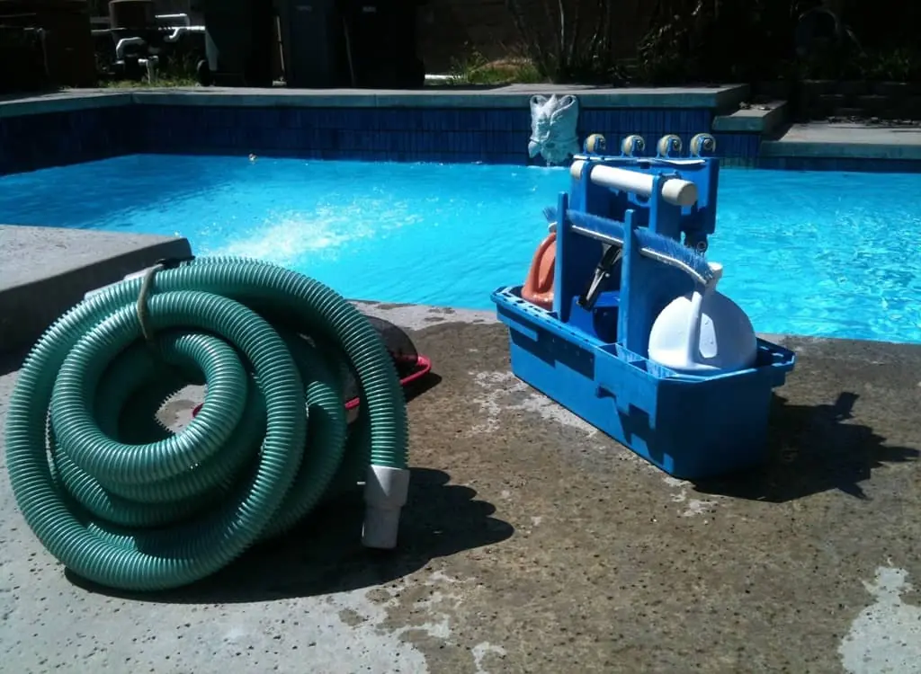 Blog - 2. Fisa postului ingrijitor piscina - echipamente ale unui ingrijitor de piscina, piscina